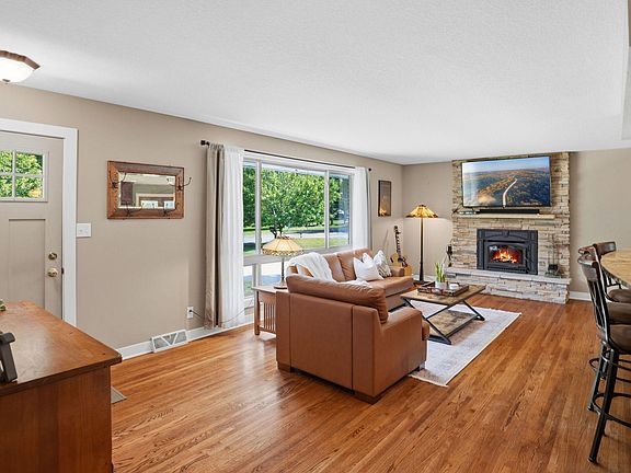 5th image of 455 Arcwood Rd