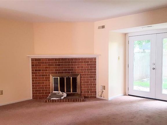 3rd image of 12723 Woodside Ln