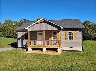 311 N 3rd Ave, Mayodan, NC 27027