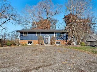 3190 W Coon Lake Rd, Howell, MI 48843