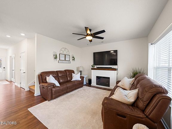 4th image of 329 Hayley Marie Ln
