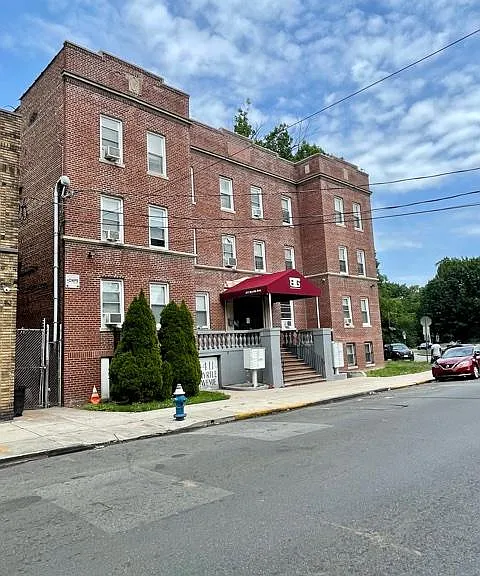 411 Myrtle Avenue — Photo 1