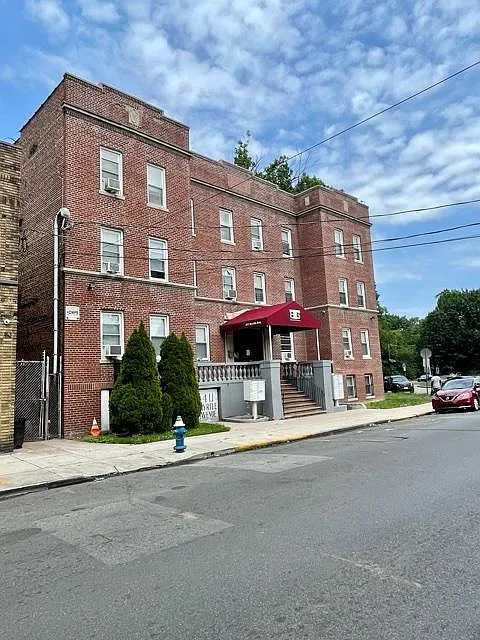411 Myrtle Avenue