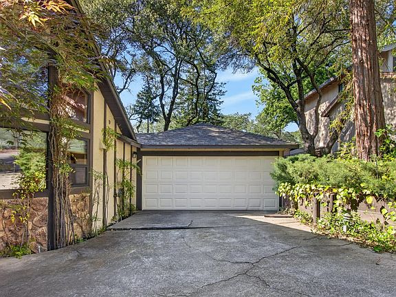 3rd image of 2608 Willowdale Dr