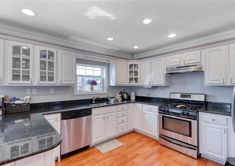 1st image of 165 1st St