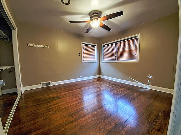 5th image of 3027 Miller Ave