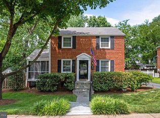 4907 Old Dominion Dr, Arlington, VA 22207
