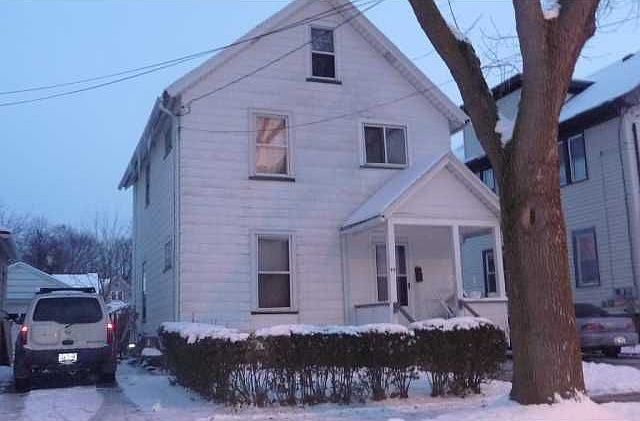 2nd image of 44 Cummings St