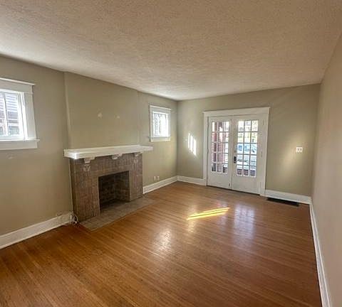 3rd image of 2102 Saratoga Dr #1