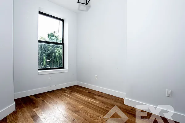 Rented by EXR | media 34