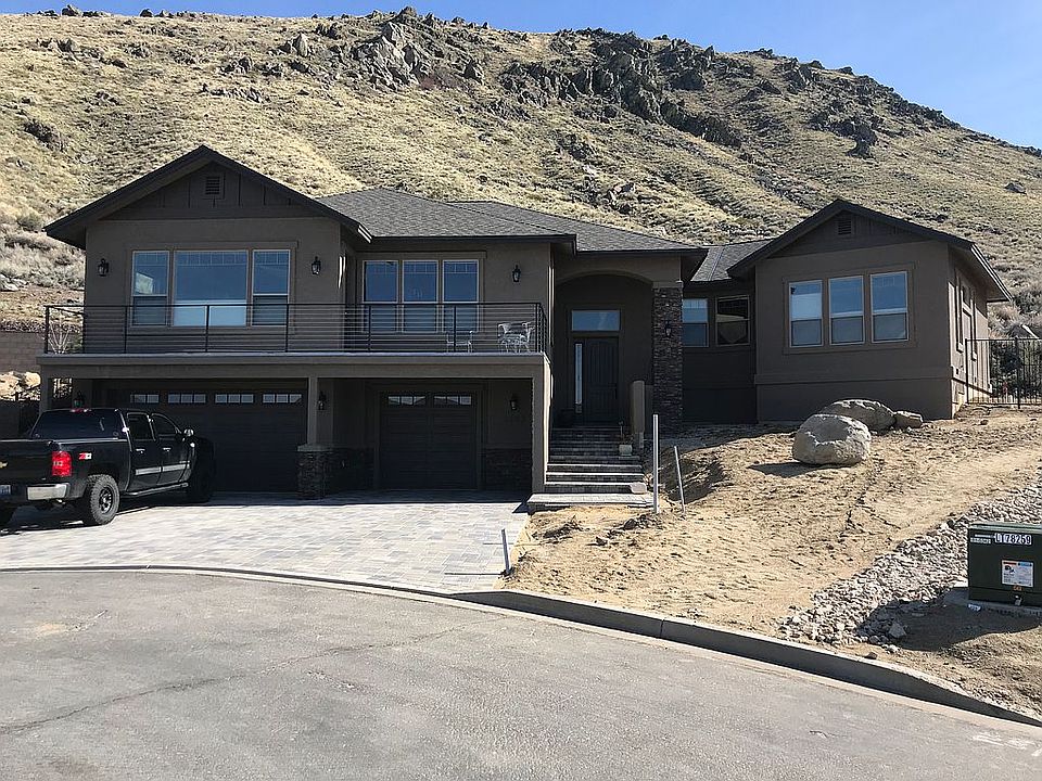 2nd image of 2207 Canterbury Ln
