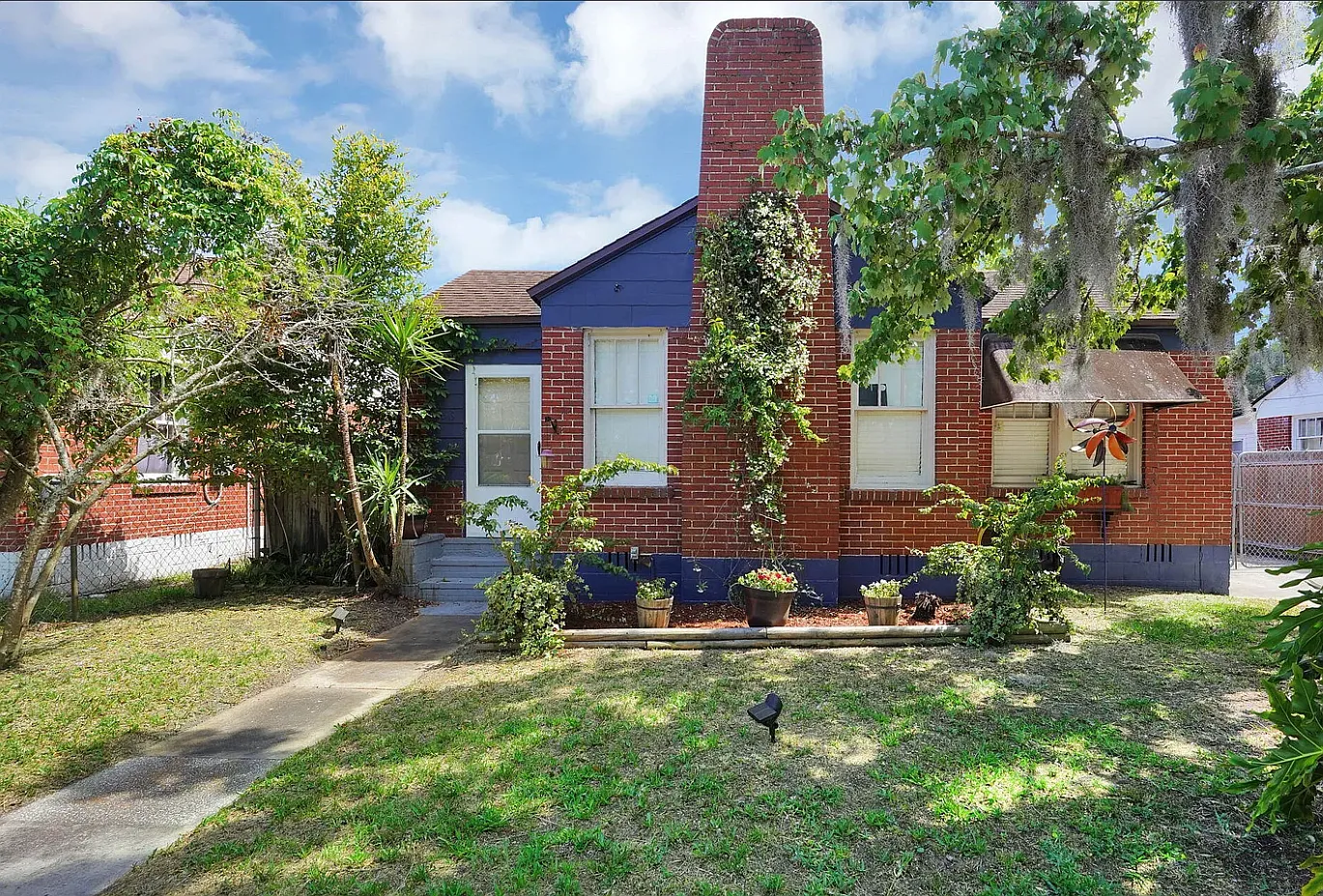3 bed, 1075 sqft, $1,300 — Photo 1