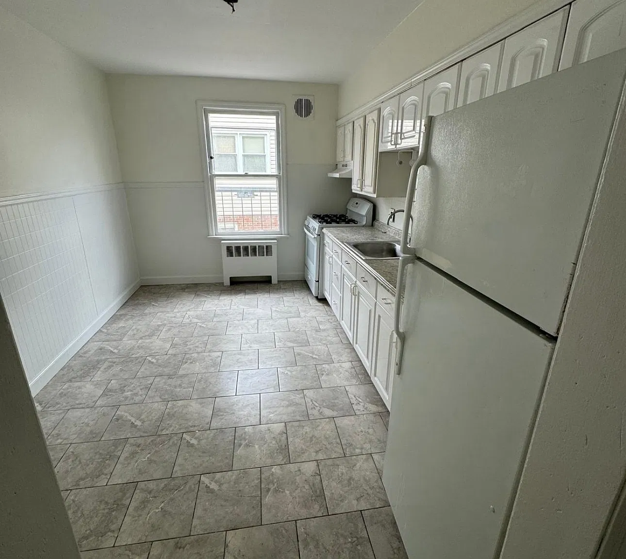 119 Hobart Ave — Photo 3