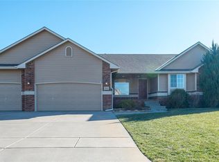 1042 S Glenmoor Ct, Wichita, KS 67207