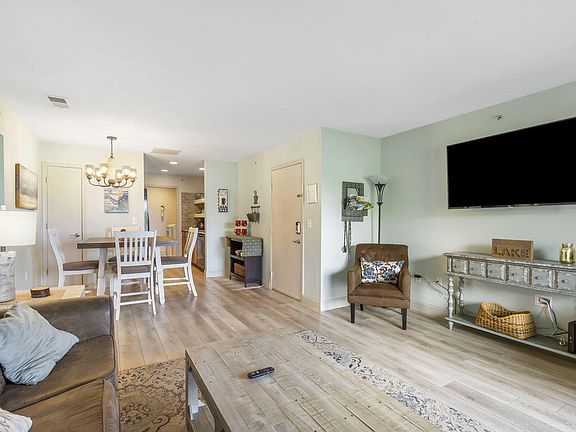 3rd image of 2917 Vineyards Parkway #2