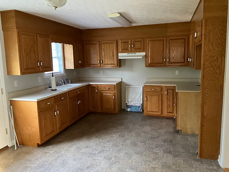 160 Cherokee Dr — Photo 3