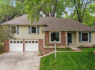 10817 W 100th Pl, Overland Park, KS 66214