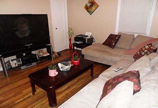 2nd image of 78 Maiden Ln