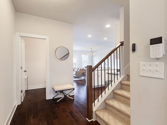 5th image of 1329 Heights Park Dr SE