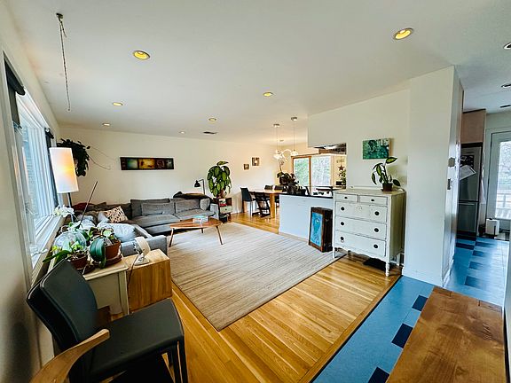 4th image of 4264 Evans Dr