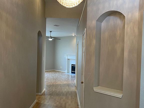 3rd image of 9819 Cliffside Dr
