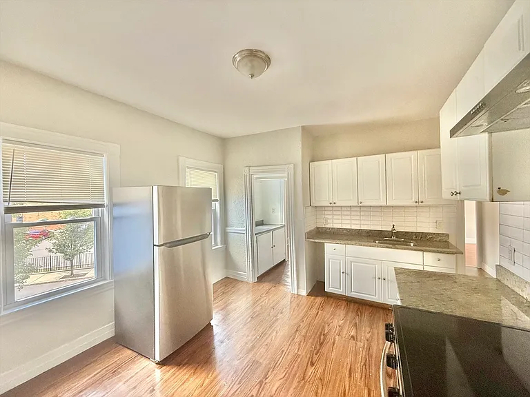 15 Gladstone St #3 — Photo 10