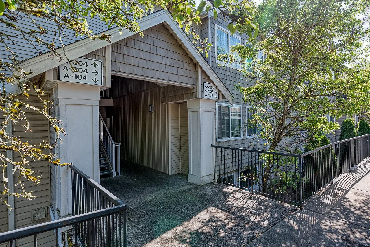 Springbrook Reserve Condominiums — Photo 2