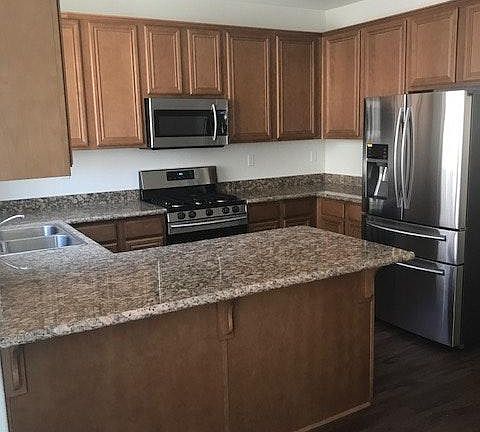 3rd image of 255 Vermont Ct