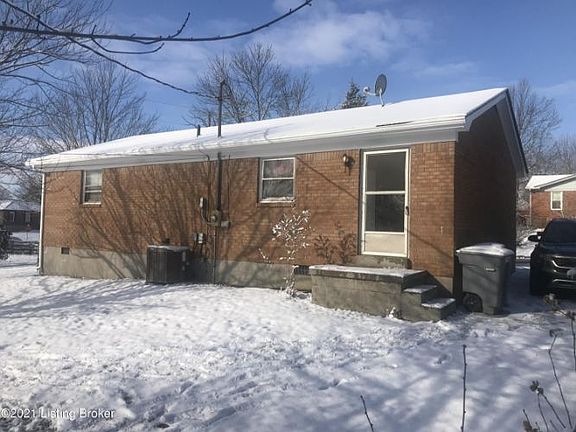 3rd image of 1801 Oakwood Dr