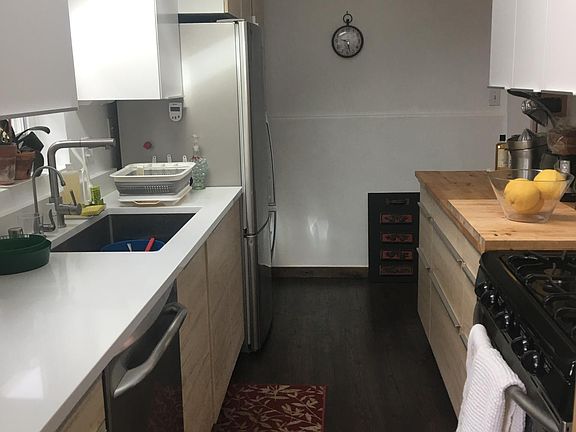 4th image of 421 Stanford Ave