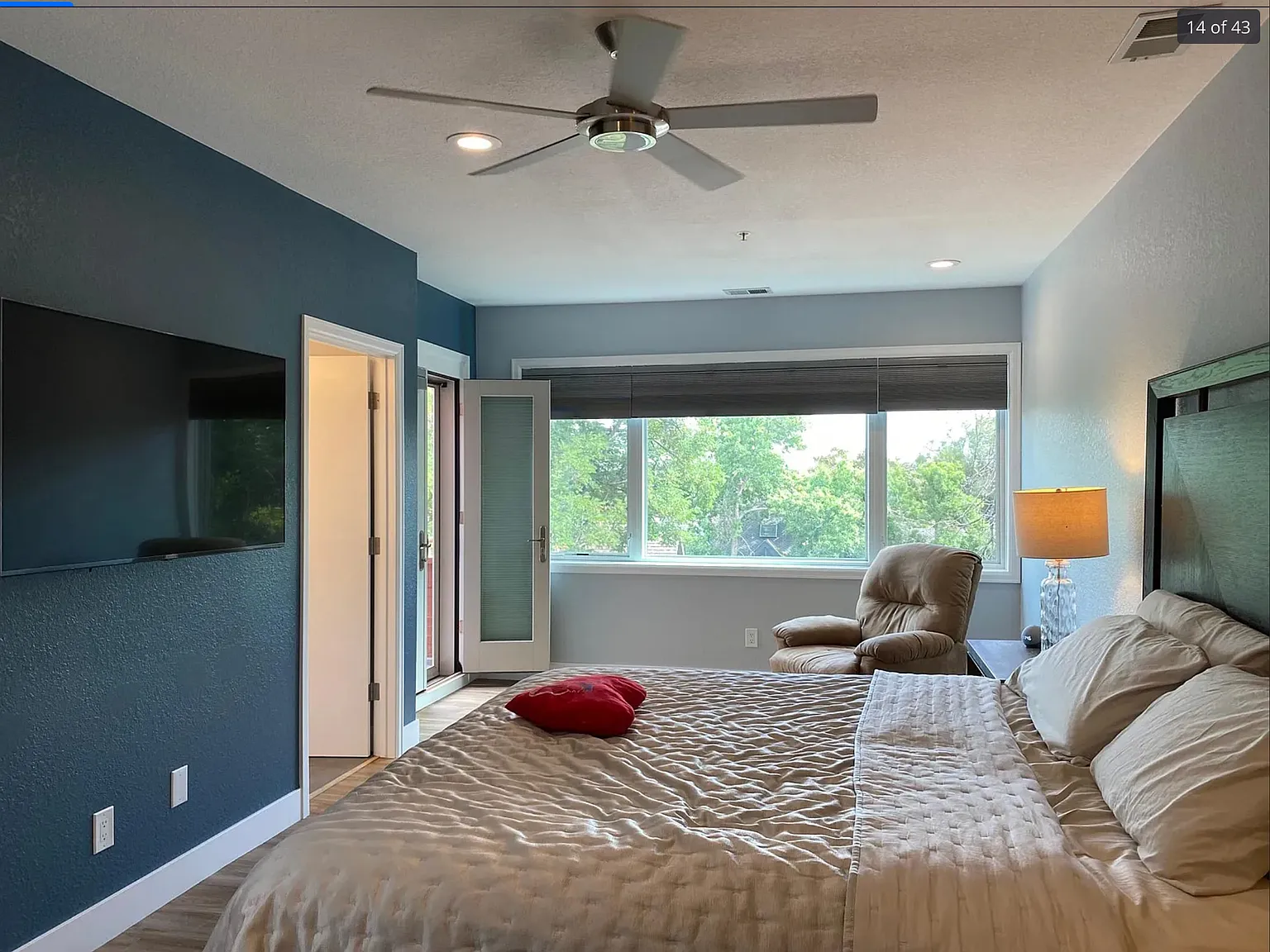2 bed, 1365 sqft, $3,900 — Photo 4
