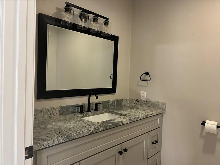 483 N Broadway St #3B — Photo 9