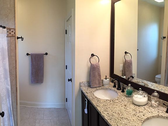Mst bathroom w/ double sink
