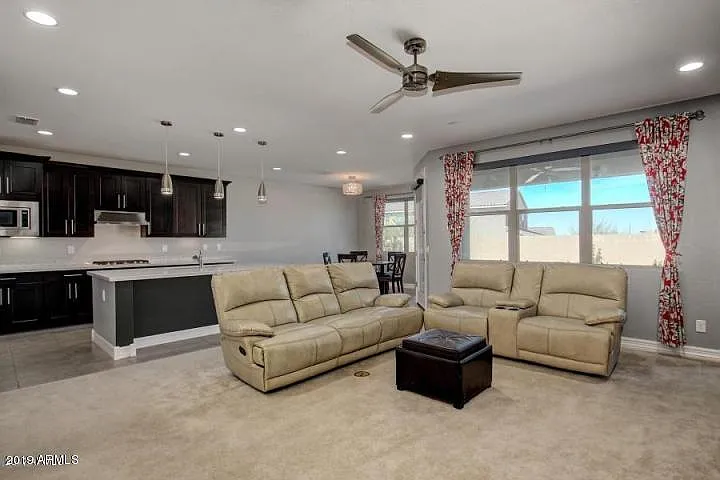 4 bed, 3.0 bath, 2590 sqft, $2,995 — Photo 4