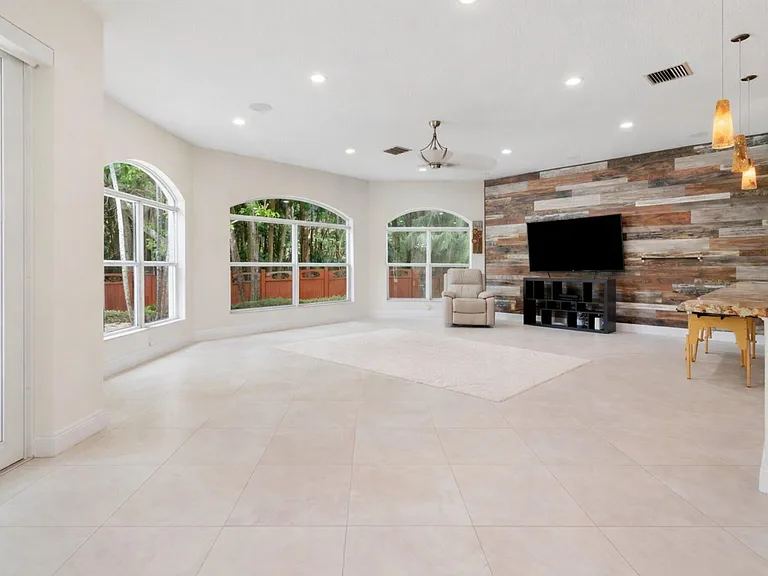 6301 SW 58th Ct — Photo 40