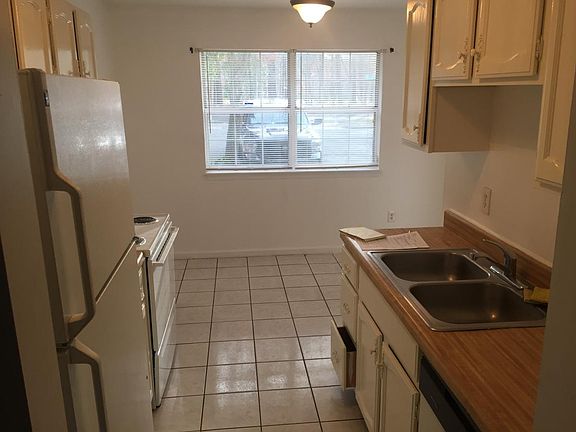 3rd image of 1187 Old Denbigh Blvd