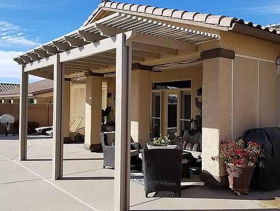 Back patio w/ pergola