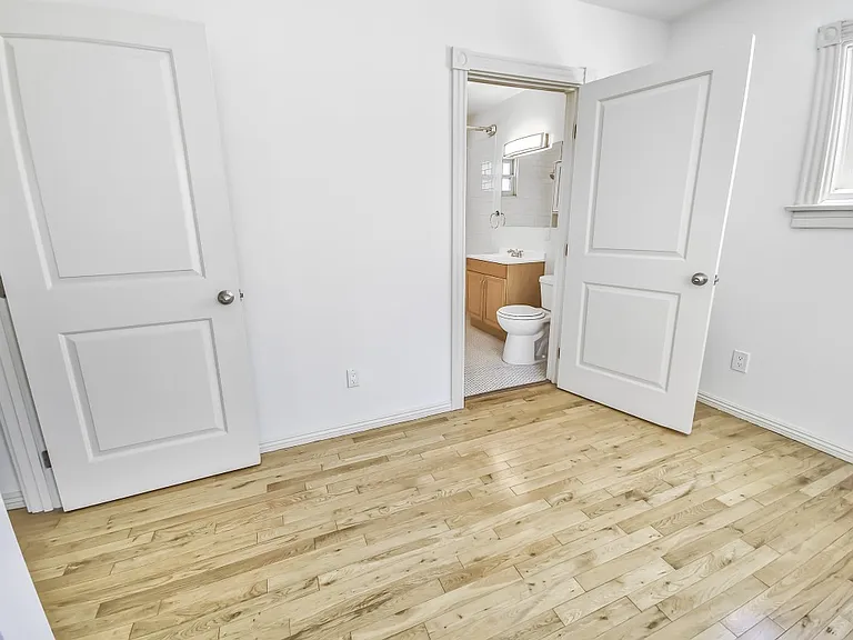 1115 1/4 Douglas St #1115-1/4 — Photo 11