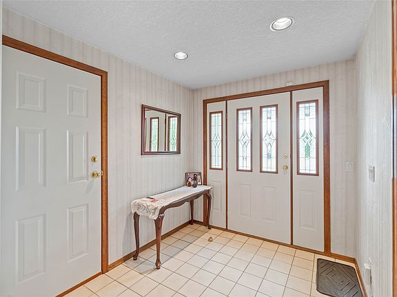 4th image of 1001 Laurel Pl