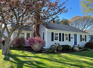 71 Robinson Rd, Falmouth, MA 02540