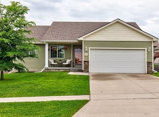 2312 Maplewood Dr, Granger, IA 50109