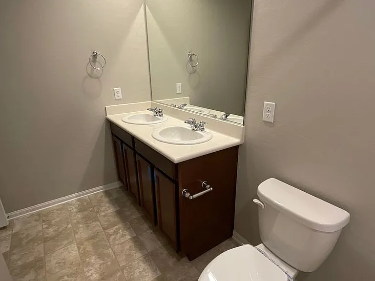 18 Pivot Ave — Photo 9