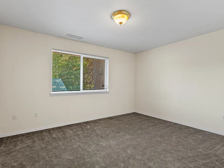 100 E Miller Ave — Photo 4