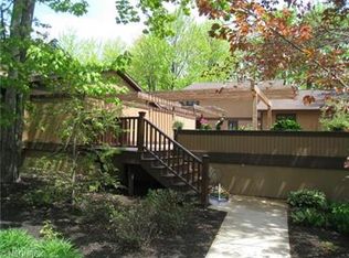 17611 Walnut Trl, Chagrin Falls, OH 44023
