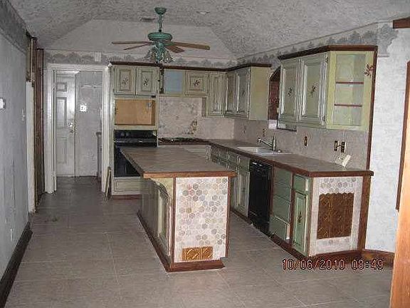 3rd image of 223 W Pineshadows Dr