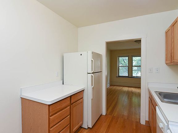4th image of 4305 N Francisco Ave #Dj2