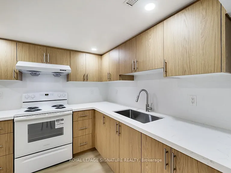 896 Bathurst St #BASEMENT — Photo 19