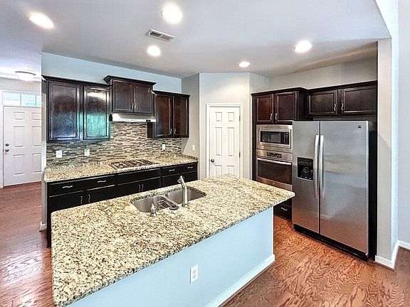 2nd image of 600 Haven Mews Cir