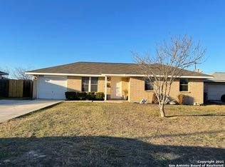 203 Meadow Dr, Marion, TX 78124