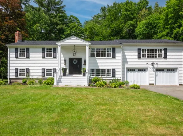11 Alexander Rd, Foxboro, MA 02035